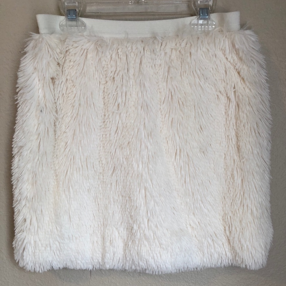 Petticoat Alley l Off White Fuzzy Skirt